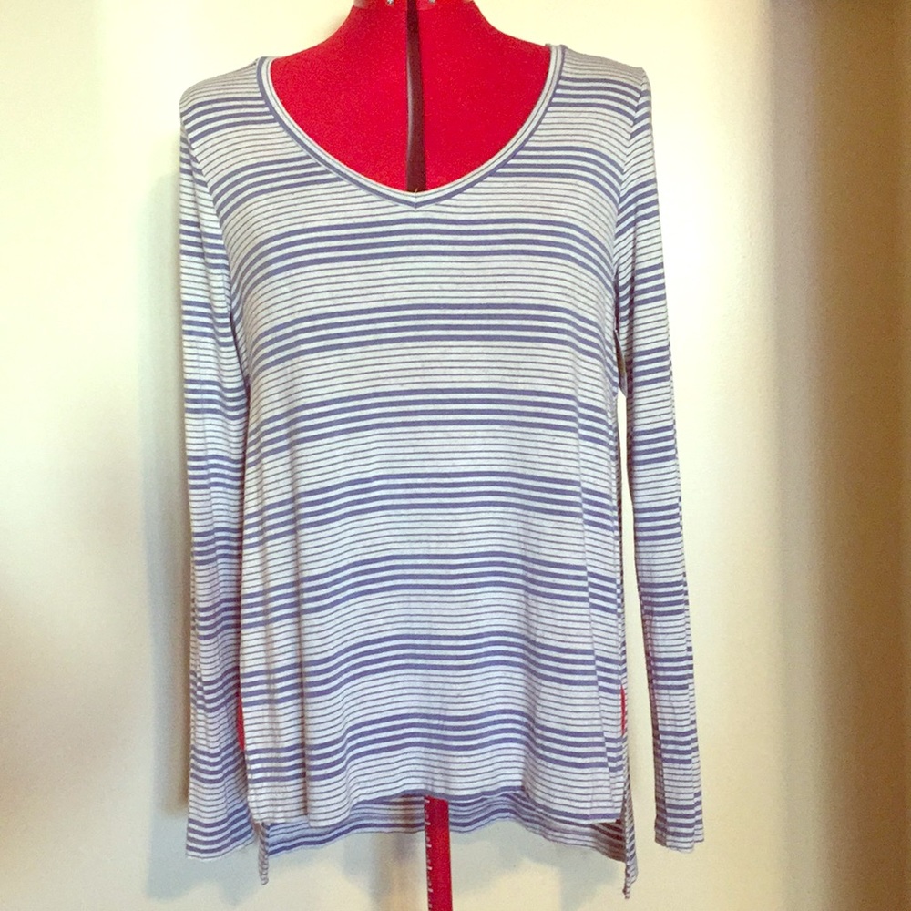 BKE high-low side slit shirt
